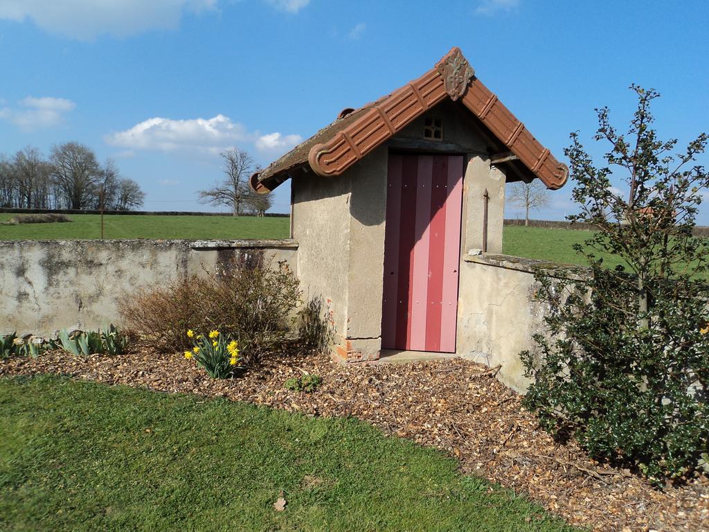 Chambres D'Hotes La Vie En Roses Iguerande Bagian luar foto