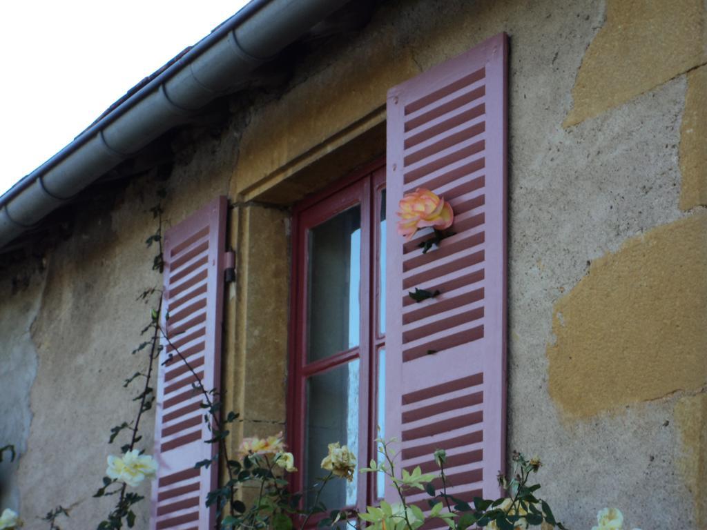 Chambres D'Hotes La Vie En Roses Iguerande Bagian luar foto