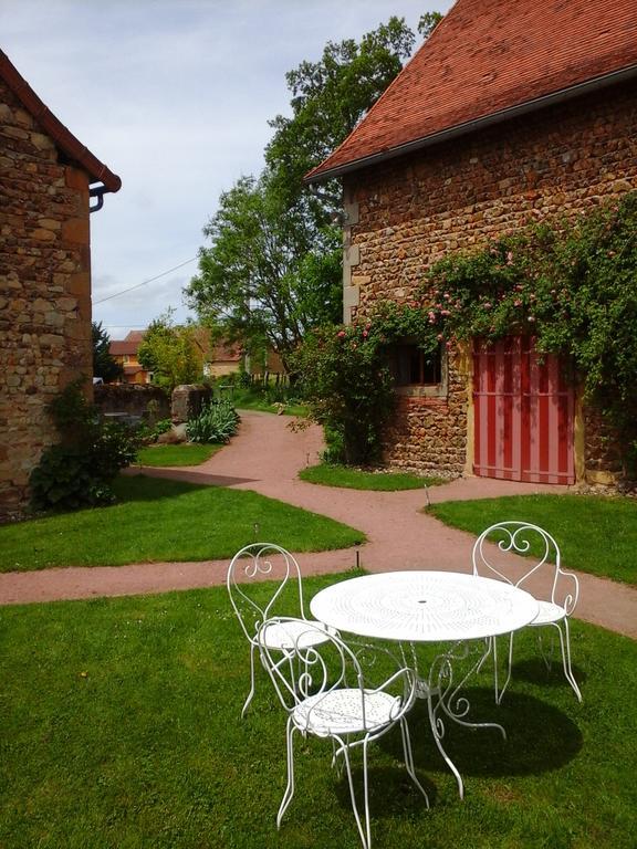 Chambres D'Hotes La Vie En Roses Iguerande Bagian luar foto